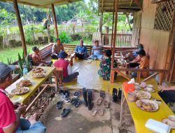 Gelar Jumat Curhat di Warung Kopi, Polsek Kalipare Dengarkan Aspirasi Masyarakat