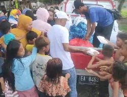 Peduli Korban Banjir, Komunitas Pemuda Sape, Musisi Sape Dan Lambu Salurkan Bantuan Sembako