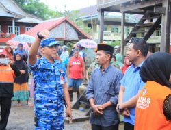 Danlanud Sultan Hasanudin Berikan Bantuan Ratusan Paket Untuk Korban Banjir Kabupaten Maros