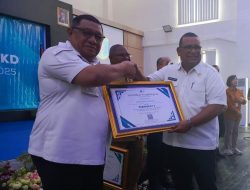 Pj Bupati Maybrat Raih Penghargaan: Dedikasi untuk Kemajuan Kabupaten Maybrat
