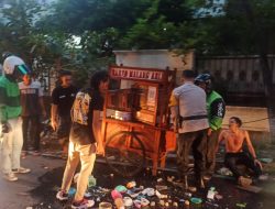 Gerobak Bakso Terguling, Polisi Grogol Petamburan Tunjukkan Aksi Cepat Tanggap