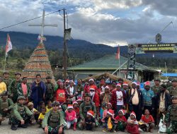Prajurit Buaya Putih Kostrad Ibadah Natal Bersama Masyarakat Kampung Wako