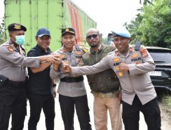Quick Respon Kapolres Bireuen Bersama Stakeholder terkait Turun Langsung Kelokasi Jalan Longsor