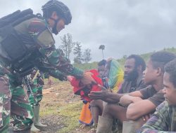 Satgas Yonif 751/VJS Berbagi Kebahagiaan Kepada Masyarakat di Honai Pedalaman.