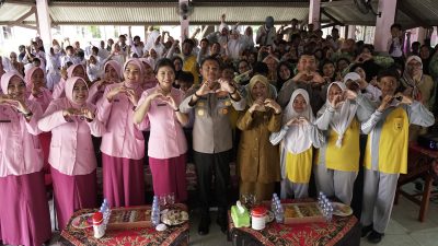 Peduli Pendidikan Anak Disabilitas, Kapolres Gresik Bersama Ketua Bhayangkari Kunjungi SLB AB Kemala Bhayangkari 2 Gresik