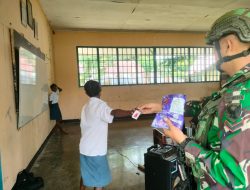 Satgas Yonif 144/JY Gelar Karya Bakti di SD YPPK Wakeriop: Wujud Kepedulian TNI pada Pendidikan di Perbatasan