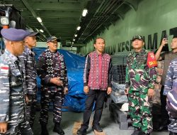 Bantuan Kemanusiaan untuk NTT, KRI Teluk Youtefa-522 Tiba di Pelabuhan Pelindo