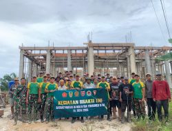 Satgas Pamtas Yonarmed 11 Kostrad Bersama Warga Gotong Royong Bangun Masjid Al-Nurul