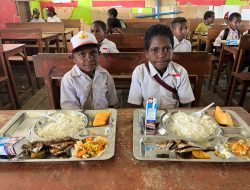 Koramil Sugapa Bagikan Makanan Bergizi Gratis