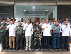 Komandan PMPP TNI Sambut Kunjungan Kadivhubinter Polri