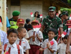 Pangdam I/BB Kunjungi SDN 078481 Uluna’ai Hiligo’o di Nias yang Sebulan Tidak ada Guru Mengajar Karena Terkendala Medan dan Cuaca