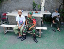 Penjual Peci Jadi Sasaran Komsosnya Babinsa Jayengan