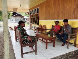 Peran aktif Babinsa Napan dalam menjaga hubungan baik dengan masyarakat melalui komunikasi sosial.