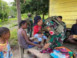 Satgas Yonif 131/BRS Berikan Pelayanan Kesehatan Gratis Kepada Masyarakat Di Perbatasan RI-PNG