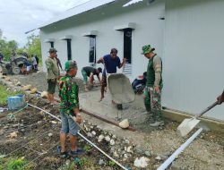 Gotong royong Babinsa Napan bersama jemaat gereja Nazaret dalam percepatan pembangunan gereja di kampung Maidey