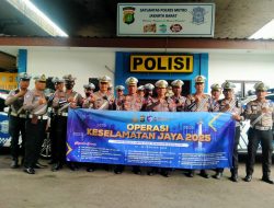 Hari Pertama Operasi Keselamatan 2025, Sat Lantas Jakbar Fokus pada Edukasi Pengendara