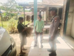 Memberi Imbauan Kepada Warga Saat Samapta Polsek Menyuke Laksanakan Patroli Siang