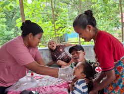 Satgas Pamtas RI-RDTL Yonarhanud 15/DBY Pos Naekake Bantu Pelayanan Posyandu di Desa Naekake B