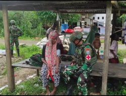 Peduli Kesehatan Masyarakat Satgas Yonif 642/Kps Laksanakan Yankes di Kp Warwasih