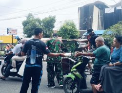 Jumat Berkah Kodim 0418/Palembang Bagikan Ratusan Paket Nasi Kotak Ke Masyarakat Yang Membutuhkan