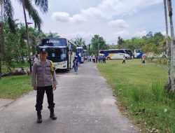 Polsek Mandor Berikan Pengamanan Dalam Kegiatan Ziarah dan Lawatan Sejarah SMA N 1 Pontianak Di Makam Juang Mandor