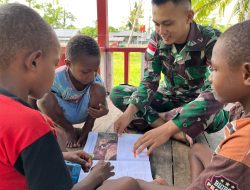Keceriaan Anak-Anak Papua Bermain dan Belajar Bersama Satgas Yonif 131/BRS