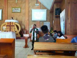 BABINSA KORAMIL 1705-04/MOANEMANI MELAKSANAKAN IBADAH MINGGU DI GEREJA GKI KOINONIA