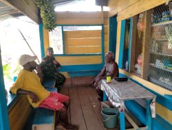 Jalin Silaturahmi Melalui Komunikasi Sosial Antara Babinsa Kwatisore bersama Warga Kampung Simbokeri