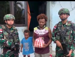 Pos Naikere Satgas Yonif 642/Kps Berbagi Sembako