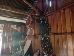 Wujudkan Impian Warga, Satgas Yonif 512/QY Nyalakan Aliran Listrik di Kampung Somografi