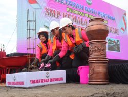Komitmen Dukung Dunia Pendidikan, Ny. Juliati Sigit Prabowo Lakukan Peletakan Batu Pertama Pembangunan SMK Kemala Bhayangkari