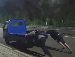 Patroli Dini Hari, Polisi di Jakarta Barat Temukan dan Bantu Warga Kesulitan di Kembangan