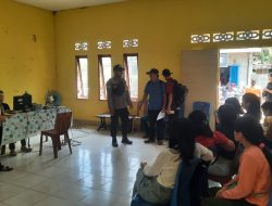Dukung Pelayanan Publik, Polsek Sengah Temila Berikan Pengamanan ADMINDUK