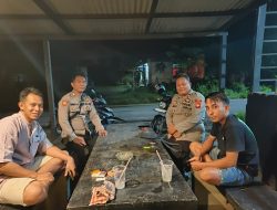 Anggota Polsek Menyuke Laksanakan Patroli Dialogis Pada Malam Hari