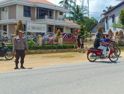 Berikan Rasa Aman , Personel Polsek Mempawah Hulu Laksanakan Pengamanan Misa Minggu.