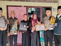 Ikatan Alumni AKPOL1998 memberikan Santunan kepada keluarga polisi yang gugur ditembak saat membubarkan judi sabung ayam di Lampung