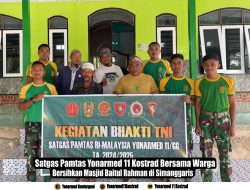 Satgas Pamtas Yonarmed 11 Kostrad Bersama Warga Bersihkan Masjid Baitul Rahman di Simanggaris