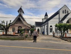 Polsek Mandor Amankan Ibadah Misa Minggu di Gereja Katholik St. Paulus