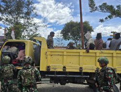 Jaga Stabilitas Keamanan, Satgas Yonif 641/Bru Melaksanakan Kegiatan Sweeping di Distrik Napua