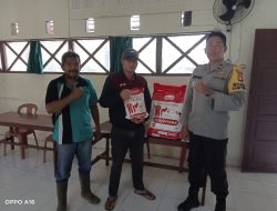 Bhabinkamtibmas Dampingi Penyaluran Bantuan Pemerintah Berupa Benih Jagung Hibrida RSA 002