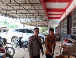 Sambangi Warga Bhabinkamtibmas Polsek Kuala Behe Menjaga Silaturahmi Dengan Warga