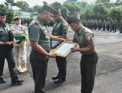 Bukti Dedikasi, Dandim 0818/Malang-Batu Berikan Penghargaan Kepada Personel yang Berprestasi dalam Lomba Paralayang