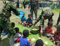 Makan Bersama, Wujud TNI Manunggal Dengan Rakyat