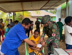 Satgas Yonif 762/VYS Bersinergi Gelar Posyandu Balita Bersama Puskesmas Yembun
