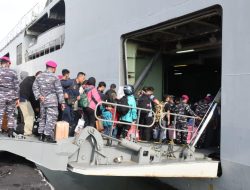 Arus Balik Lebaran 1446 H/2025 M, Ratusan Pemudik Gratis TNI AL Dengan Kapal Perang Diberangkatkan Dari Surabaya