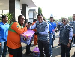 Peduli Kepada Masyarakat, TNI AL Berikan Bantuan Sosial Kepada Warga di Sekitar Kelapa Gading