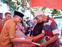 Bupati Bima Beri Santunan pada Korban Kebakaran di Desa Samili 
