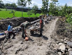 Tangan Sunarno, Ada di Balik Jalan Desa Keden yang Mulus