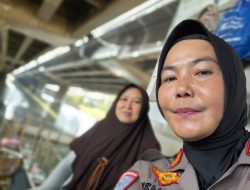 Satlantas Polisi Jakarta Barat Bantu Ibu Terlantar Pulang Kampung Ke Binjai Sumatera Utara , Usai Kehilangan Dompet