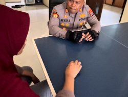 Aksi Humanis Raimas Kalamunyeng Polres Gresik Bantu Seorang Ibu Korban dari Penipuan yang Terlantar di Terminal Bunder